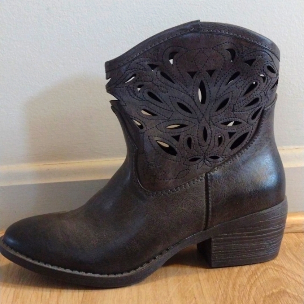 Arizona Jean Booties  Brown Size 8 NWT